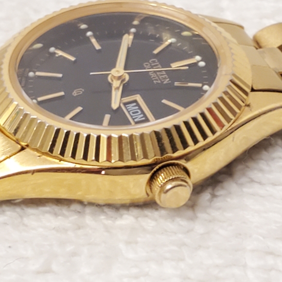 Vintage Citizen Gold Plated Tone Women's Day Date Watch Black Dial S Steel - Picture 6 of 16